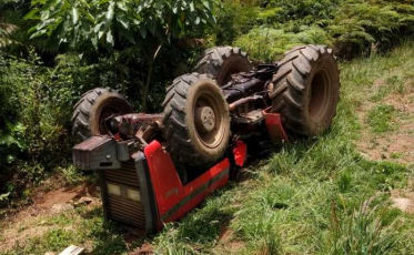 Trator vira e tira vida de jovem