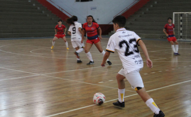 Futsal masculino inicia com vitória nos Joguinhos Abertos
