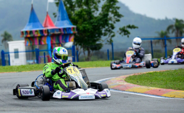 Piloto Alexander Cé corre maior Campeonato Brasileiro de Kart do país