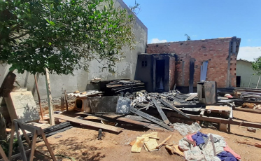Jovem teria ateado fogo em “puxado” da casa de um parente
