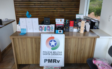 Carro de Criciúma é abordado com diversos produtos contrabandeados do Paraguai