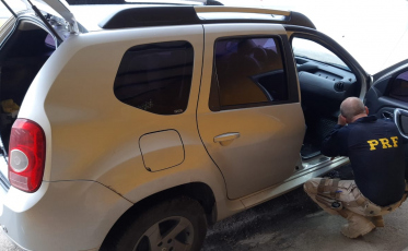 Carro roubado e clonado é recuperado na BR 101 em Paulo Lopes
