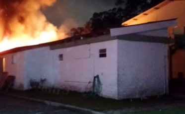 Depósito é atingido por incêndio em Cocal do Sul