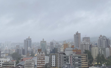 Quinta-feira de frio e tempo chuvoso no Sul de SC