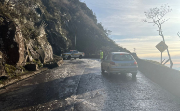 Serra do Rio do Rastro: PMRv utiliza sal para descongelar a pista (FOTOS)