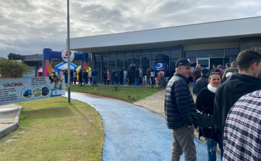 Criciúma Vacina gera filas nos parques da cidade