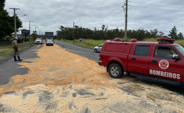 Força-tarefa realiza limpeza de pista na Rodovia Jorge Lacerda