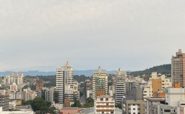 Tempo chuvoso marca o primeiro dia do inverno