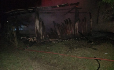Incêndio destrói galpão em Araranguá
