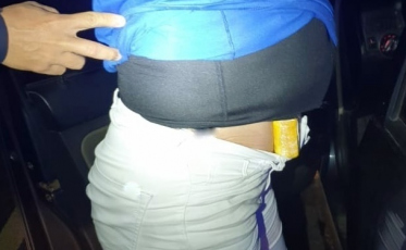 Laguna: PRF flagra falsa grávida com um quilo de cocaína escondida na barriga na BR-101