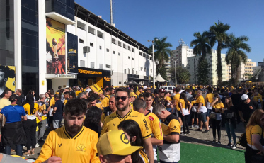 Torcedor lota o Estádio Heriberto Hülse neste sábado (FOTOS)