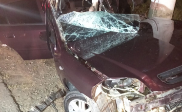 Colisão contra poste deixa vítima presa às ferragens em Criciúma