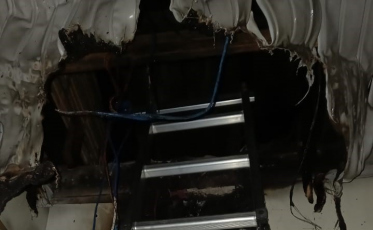 Incêndio atinge forro de residência em Sombrio