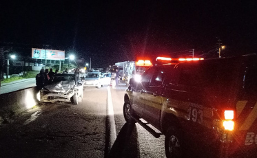 Três pessoas ficam feridas em acidente de trânsito na BR-101