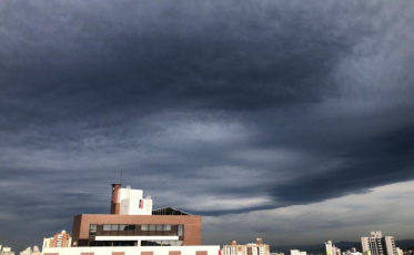 Ciclone pode provocar vento forte, alagamentos e granizo no Sul de SC
