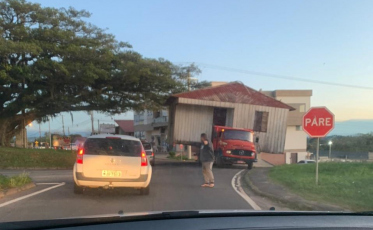 Transporte de casa gera transtornos no trânsito entre Rincão e Criciúma