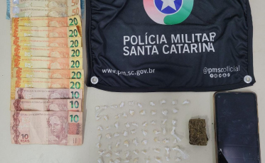 Içara: Três jovens são presos por tráfico de drogas no bairro Esplanada