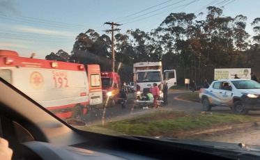 Balneário Rincão: Ciclista fica gravemente ferido após colidir em caminhão de lixo