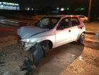 Içara: Carro colide contra poste e deixa duas pessoas feridas