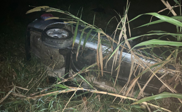 Motorista sai da pista e capota veículo em Urussanga