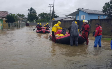 Fim de semana marcado por enxurradas, inundações e deslizamentos, alerta Defesa Civil