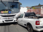 Criciúma: Saveiro colide em ônibus no bairro Santo Antônio 