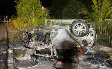 Braço do Norte: Colisão entre carros causa duas mortes e deixa criança ferida 