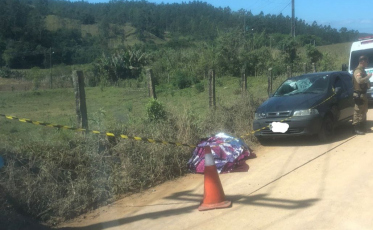 Ciclista morre atropelado por carro em Orleans