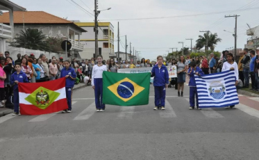 Desfile cívico é adiado por conta da chuva em Balneário Rincão