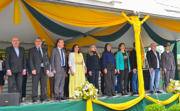 Mais de 5 mil pessoas prestigiam Desfile Cívico em Forquilhinha 