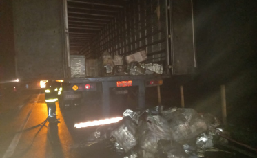 Içara: Incêndio atinge carga de caminhão na BR-101