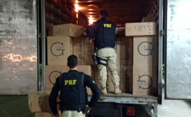 Cigarros paraguaios são localizados em carga de banana na BR-101