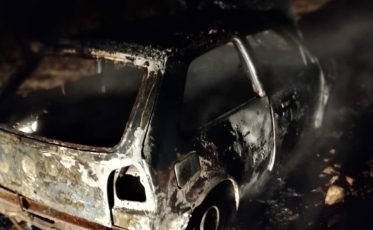 Incêndio destrói veículo na Serra do Faxinal