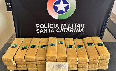 Homem só de cueca é preso com mais de 34kg de drogas