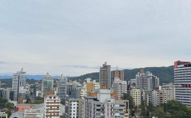 Semana começa com tempo nublado no Sul de SC