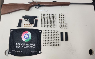 PM prende homem com duas armas e mais de 240 munições em Criciúma