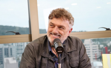 Programa Do Avesso recebe o ator Werner Shünemann
