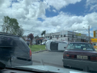 Carro tomba após colisão na Avenida Centenário (FOTOS e VÍDEO)