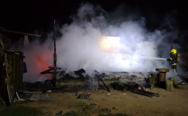Incêndio em tomada destrói residência em Balneário Arroio do Silva