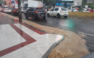 Chuva causa alagamentos em Criciúma (VÍDEOS)