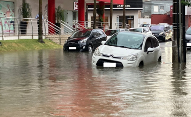 Chuva causa alagamentos em Criciúma (VÍDEOS)