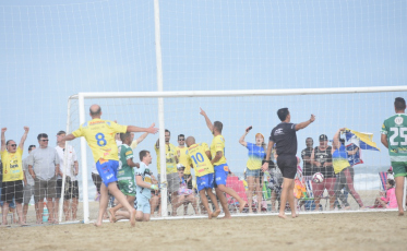 Um empate e uma goleada na abertura do Regional de Futebol de Areia