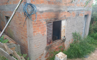 Incêndio atinge residência nesta manhã