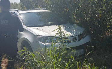 Polícia Civil localiza veículo roubado em zona de mata