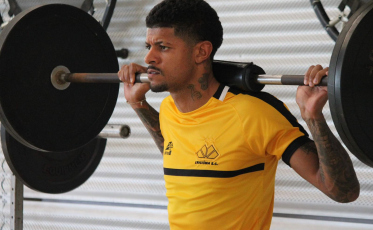 Tigre faz atividade na academia do CT