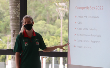 Basquete feminino de Criciúma inicia pré-temporada com apresentação de atletas