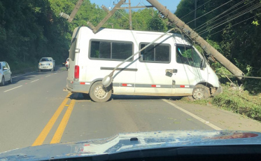 Acidente deixa SC-445 em meia pista em Siderópolis