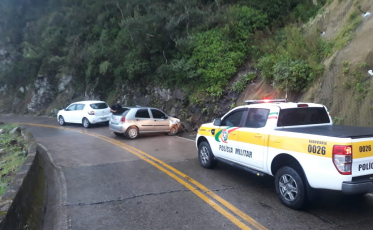 Após pane no freio, mulher bate em carro na Serra do Rio do Rastro