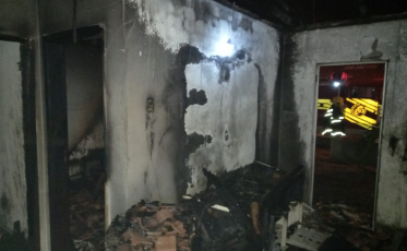 Incêndio destrói casa no Rincão
