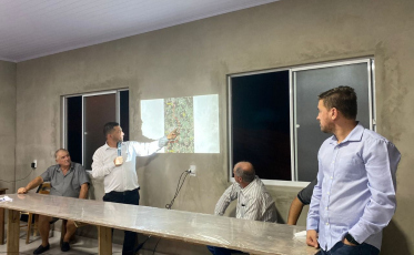 Prefeito apresenta projetos e investimentos em Rio Comprudente
